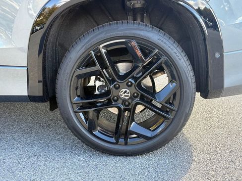 New 2026 Volkswagen Tiguan SE R-Line image 13