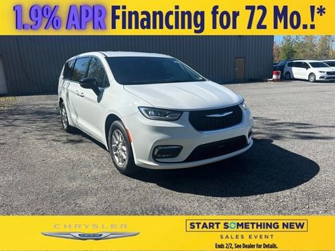 New 2026 Chrysler Pacifica Select image 1