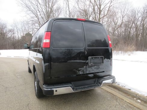 Used 2018 Chevrolet Express 2500 w/ Driver Convenience Package image 30