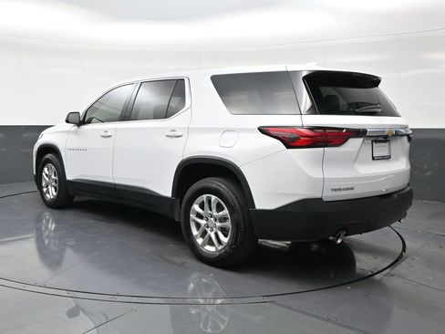 Used 2023 Chevrolet Traverse LS image 3