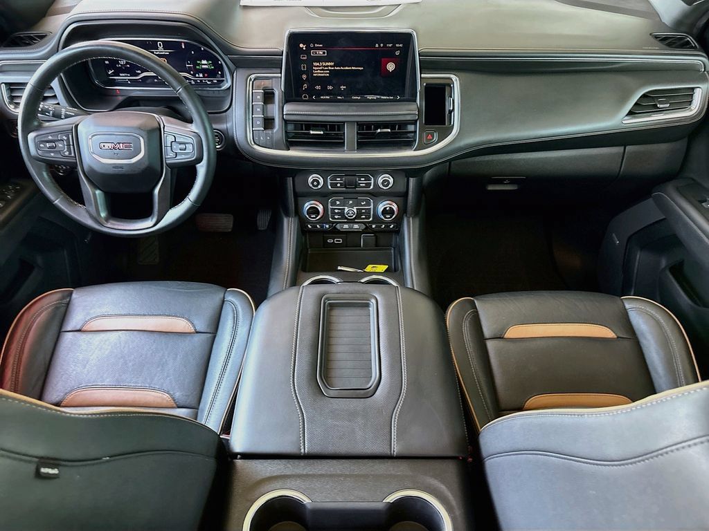Used 2024 GMC Yukon AT4 w/ Technology Package AWD/4WD image 13