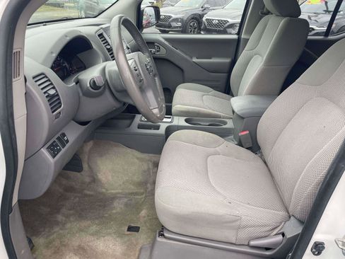 Used 2018 Nissan Frontier SV image 5