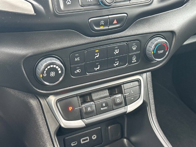 Used 2024 GMC Terrain SLE AWD/4WD image 32