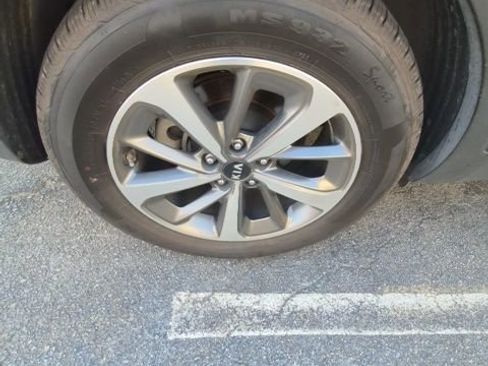 Used 2020 Kia Sorento LX image 15