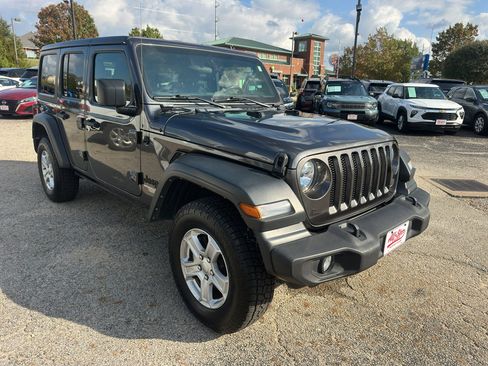 Used 2021 Jeep Wrangler Unlimited Sport S image 3