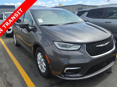 Used 2023 Chrysler Pacifica Touring-L FWD image 5
