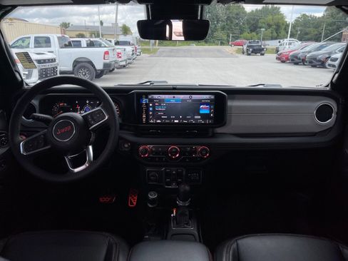 Used 2024 Jeep Wrangler Unlimited Sahara w/ Technology Group AWD/4WD image 15