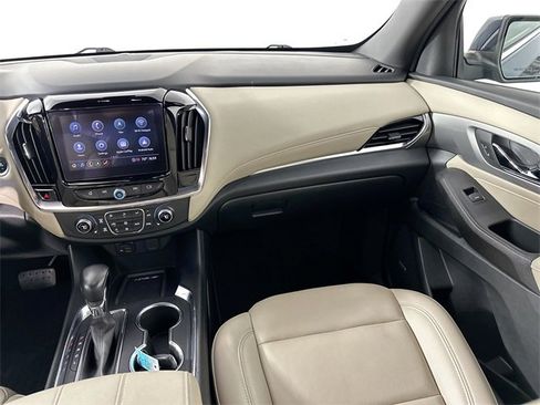 Used 2022 Chevrolet Traverse LT w/ LT Premium Package image 28