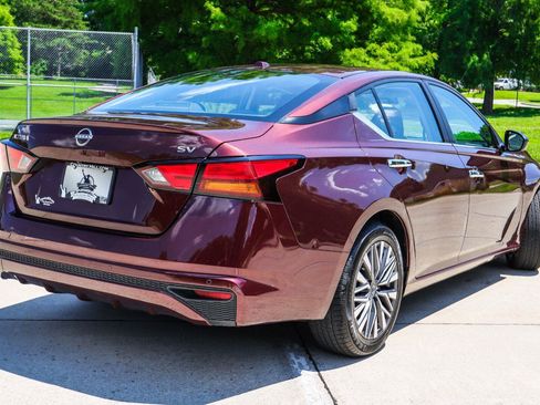 Used 2024 Nissan Altima 2.5 SV FWD image 15