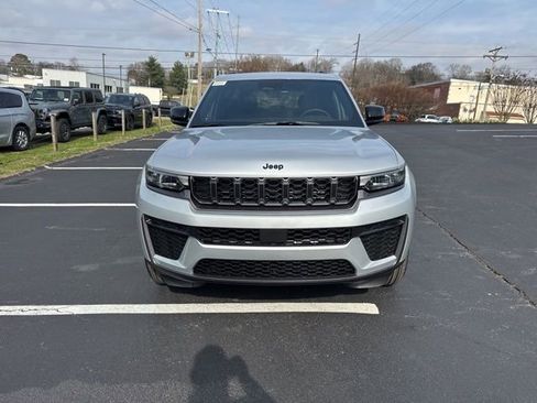 New 2026 Jeep Grand Cherokee Altitude image 2
