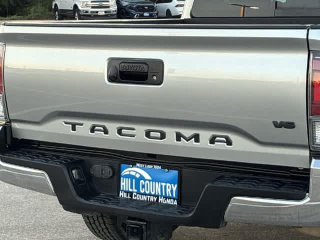 Used 2022 Toyota Tacoma TRD Off-Road AWD/4WD image 13