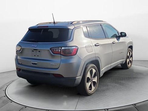 Used 2017 Jeep Compass Latitude w/ Popular Equipment Group FWD image 5
