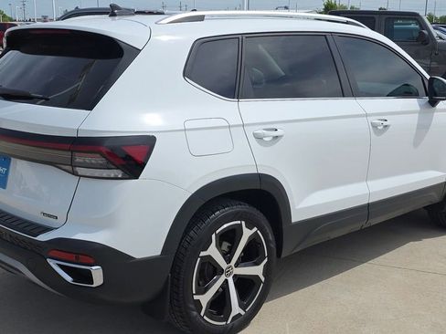 Used 2025 Volkswagen Taos SEL AWD/4WD image 5