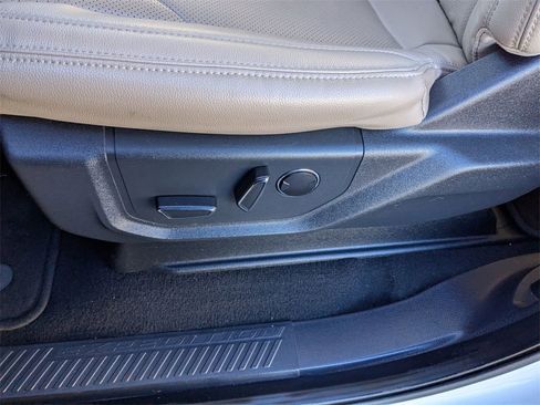 Used 2024 Ford Expedition Limited image 11