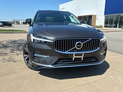 Used 2023 Volvo XC60 B5 Plus AWD/4WD image 3