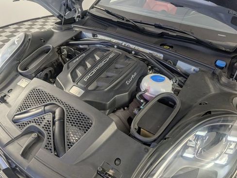 Used 2017 Porsche Macan Turbo AWD/4WD image 33