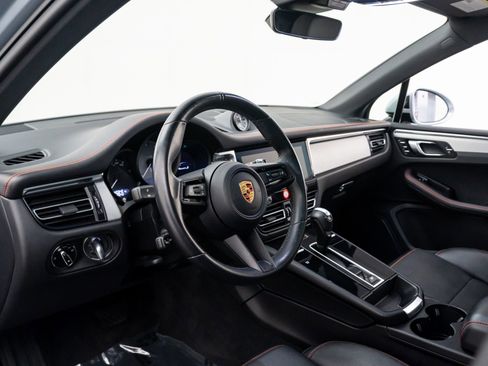 Certified 2023 Porsche Macan S image 4