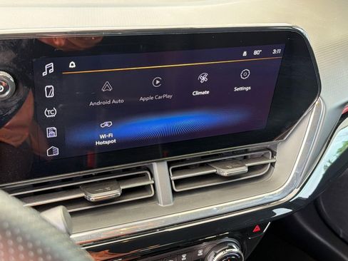 Certified 2025 Chevrolet Trax RS w/ Sunroof Package FWD image 24