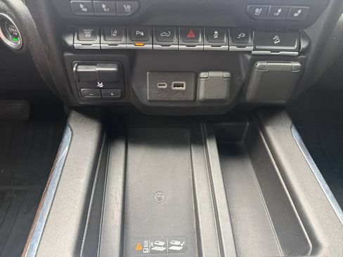 Used 2022 GMC Sierra 2500 Denali AWD/4WD image 27