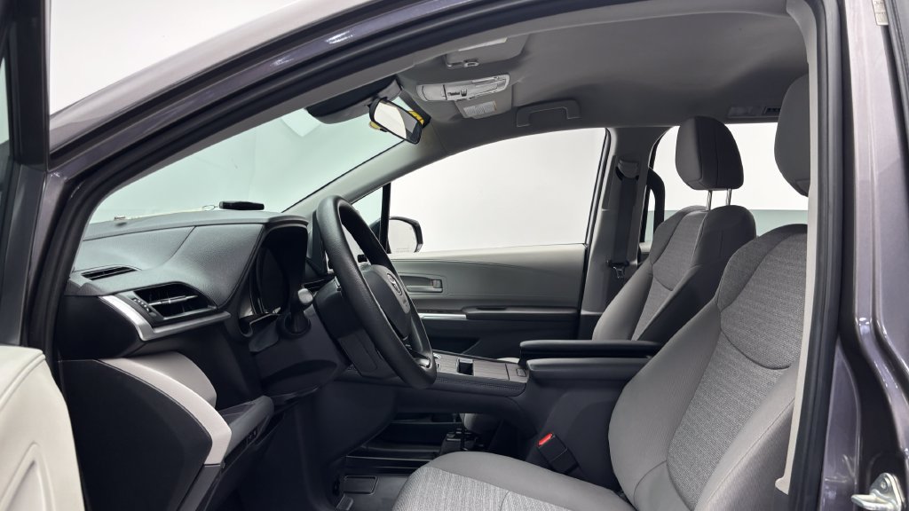 Certified 2024 Toyota Sienna LE FWD image 11