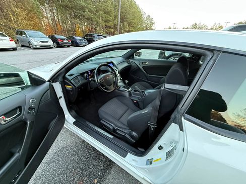 Used 2013 Hyundai Genesis 2.0T image 7
