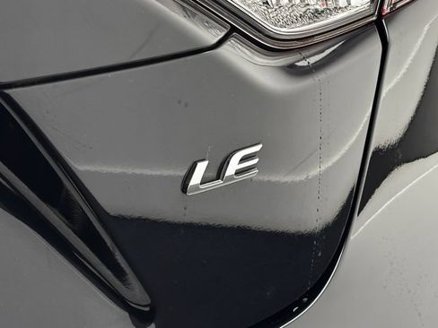 Used 2024 Toyota Corolla LE w/ LE Convenience Package FWD image 9
