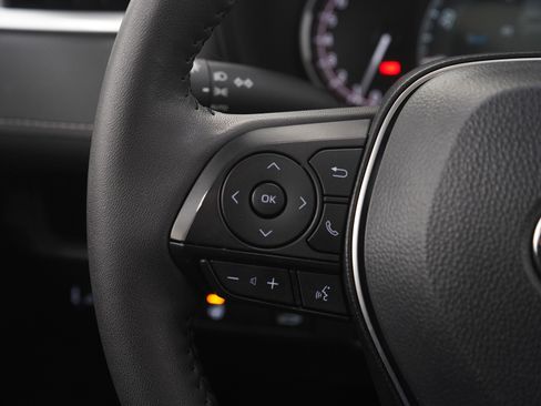 Used 2025 Toyota RAV4 XLE w/ Convenience Package image 25