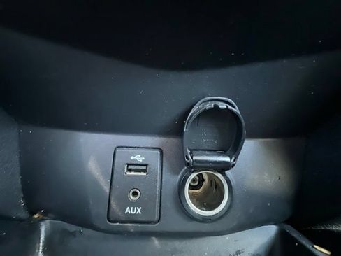 Used 2016 Nissan Rogue S AWD/4WD image 16
