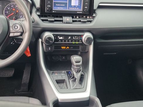 Used 2020 Toyota RAV4 LE FWD image 22