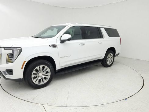 Certified 2025 GMC Yukon XL Denali AWD/4WD image 3