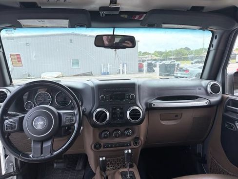Used 2016 Jeep Wrangler Unlimited Sahara w/ Max Tow Package AWD/4WD image 12