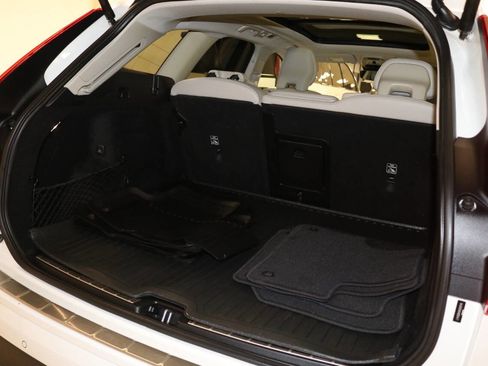 Used 2019 Volvo XC60 T5 Momentum w/ Premium Package image 87