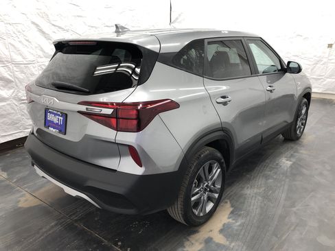 Used 2023 Kia Seltos LX image 3