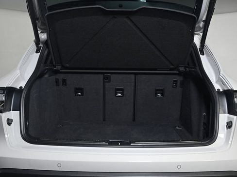 Certified 2023 Porsche Macan AWD/4WD image 28