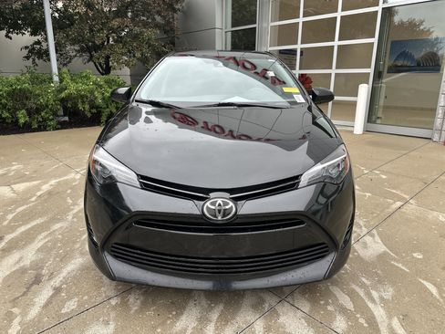 Used 2017 Toyota Corolla LE FWD image 5