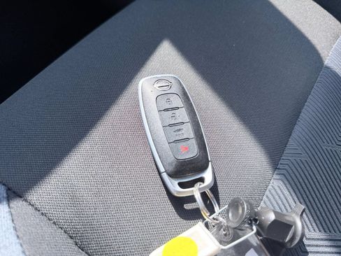 Used 2025 Nissan Versa SV FWD image 21