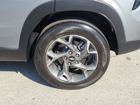 Used 2025 Chevrolet Trax LT w/ Driver Confidence Package image 26