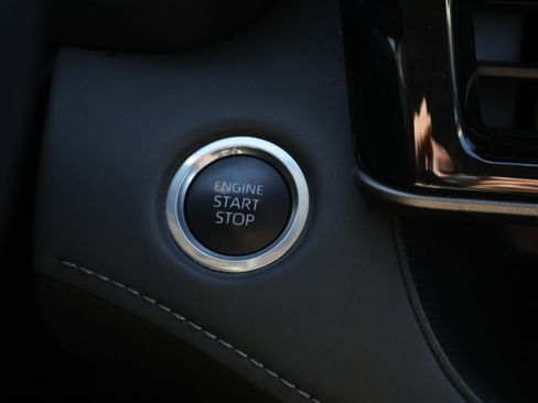 Used 2024 Toyota Highlander LE image 28