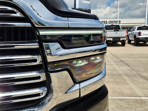 Used 2025 RAM 2500 Laramie AWD/4WD image 16