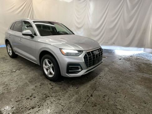 Used 2021 Audi Q5 2.0T Premium w/ Convenience Package AWD/4WD image 2