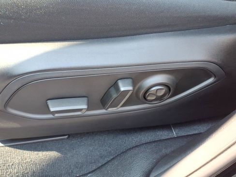 Used 2025 Jeep Grand Cherokee Laredo AWD/4WD image 17