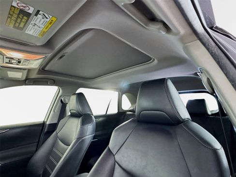 Used 2019 Toyota RAV4 XLE Premium FWD image 15