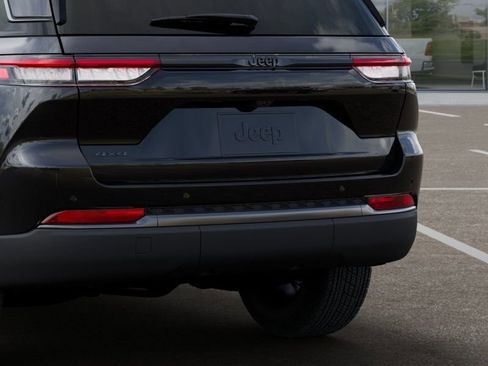 New 2026 Jeep Grand Cherokee Altitude AWD/4WD image 13
