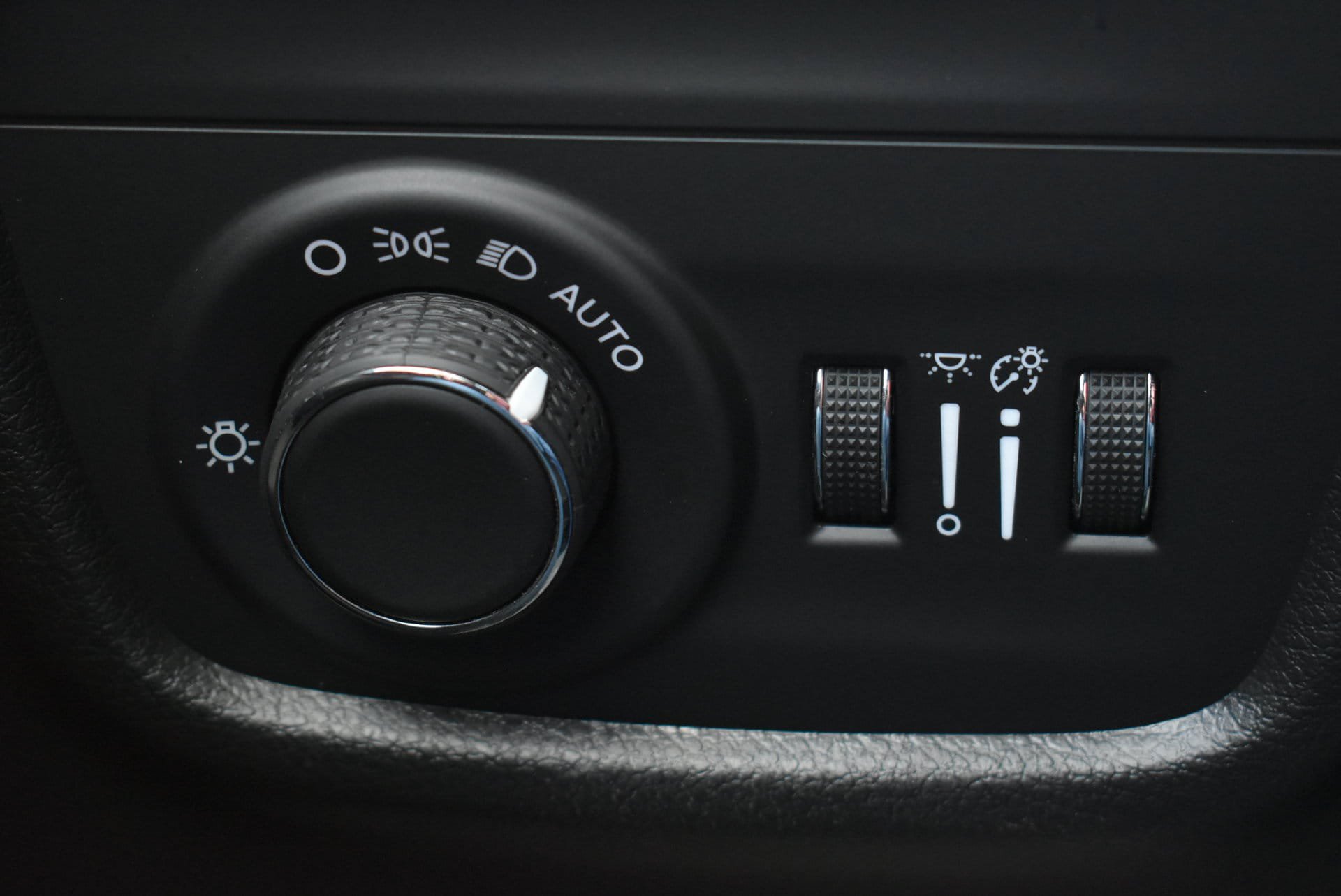 Used 2023 Jeep Grand Cherokee Altitude AWD/4WD image 18