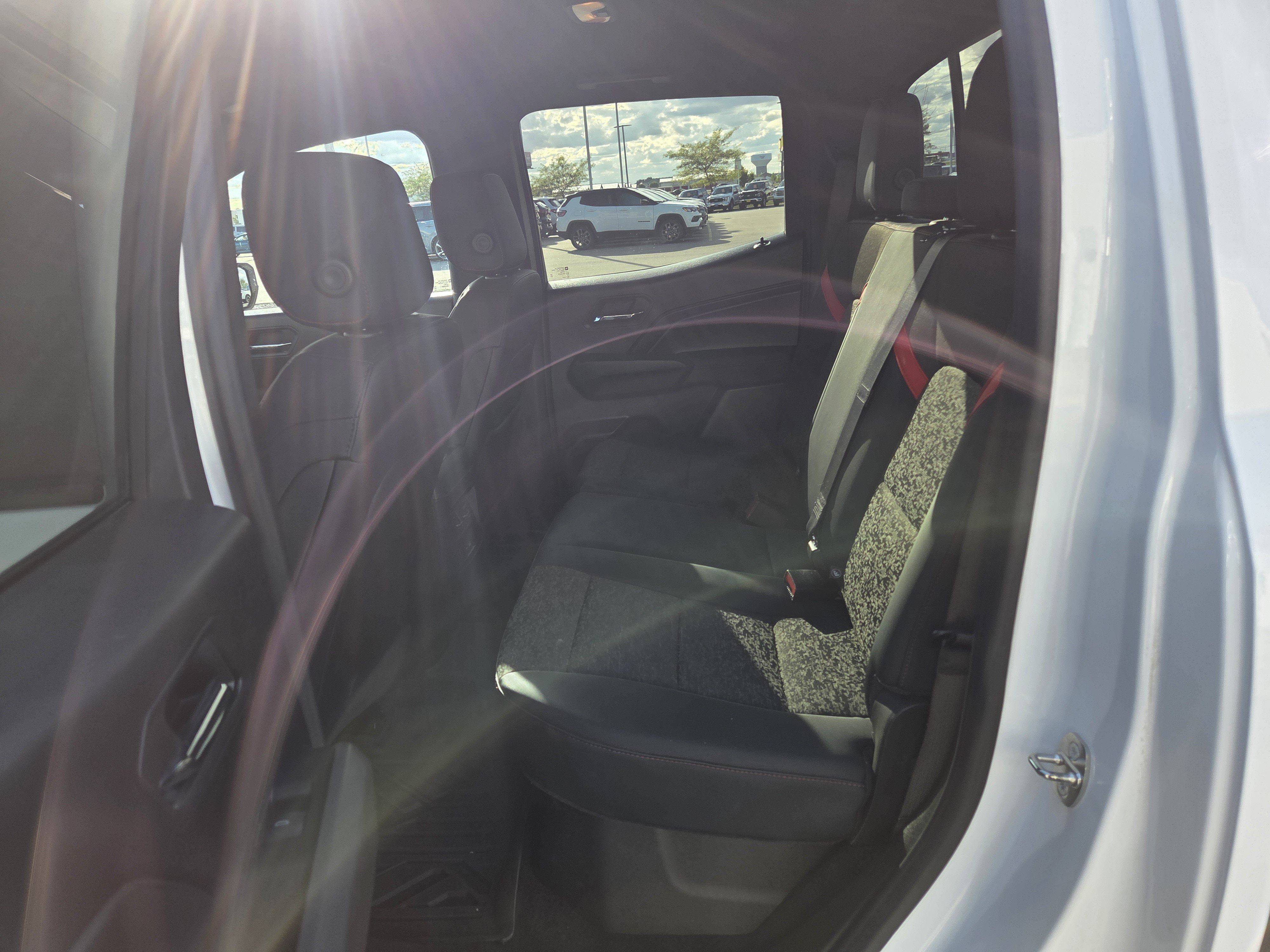 Used 2023 Chevrolet Colorado Z71 w/ Z71 Convenience Package 2 AWD/4WD image 9