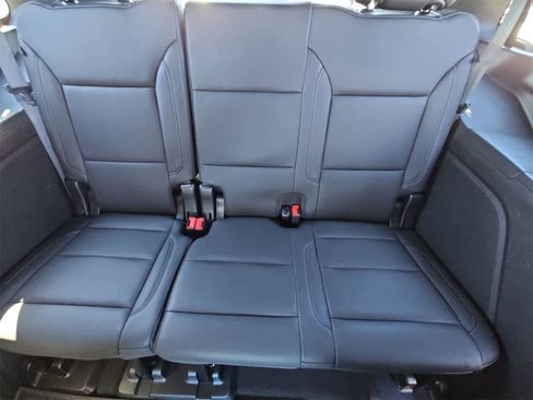 Used 2024 Chevrolet Tahoe Z71 w/ Luxury Package image 28