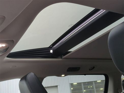 Used 2022 Chrysler Pacifica Limited image 19