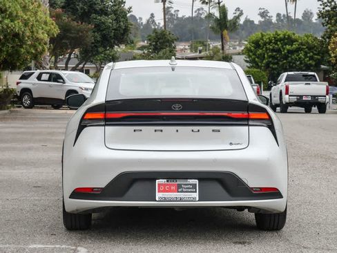 Used 2025 Toyota Prius LE FWD image 8