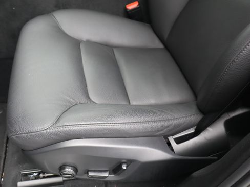 Used 2025 Volvo XC60 B5 Plus image 17