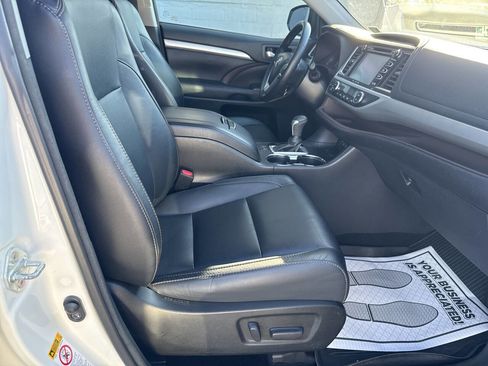 Used 2017 Toyota Highlander XLE image 27